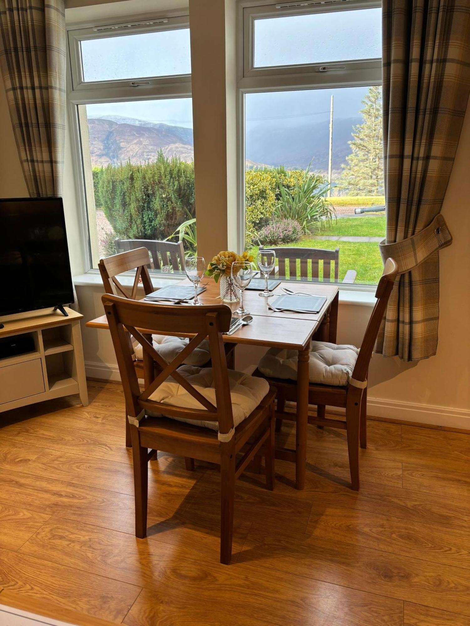Conaglen, Glenloch View, Fort William 2-Bedroom Loch Side Flat Extérieur photo
